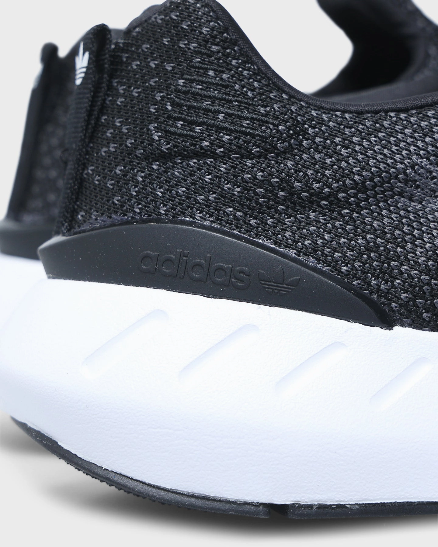 Adidas Swift Run 22 Core Black/Cloud White/Grey Five