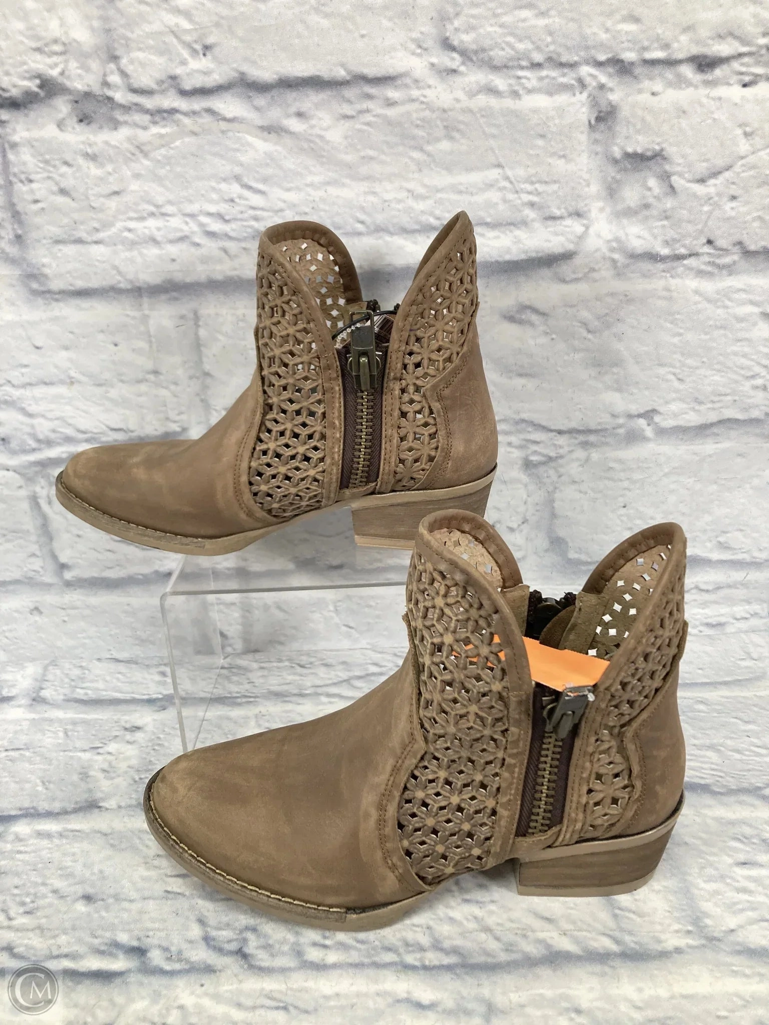 Boots Ankle Heels By Clothes Mentor In Brown, Size: 8.5