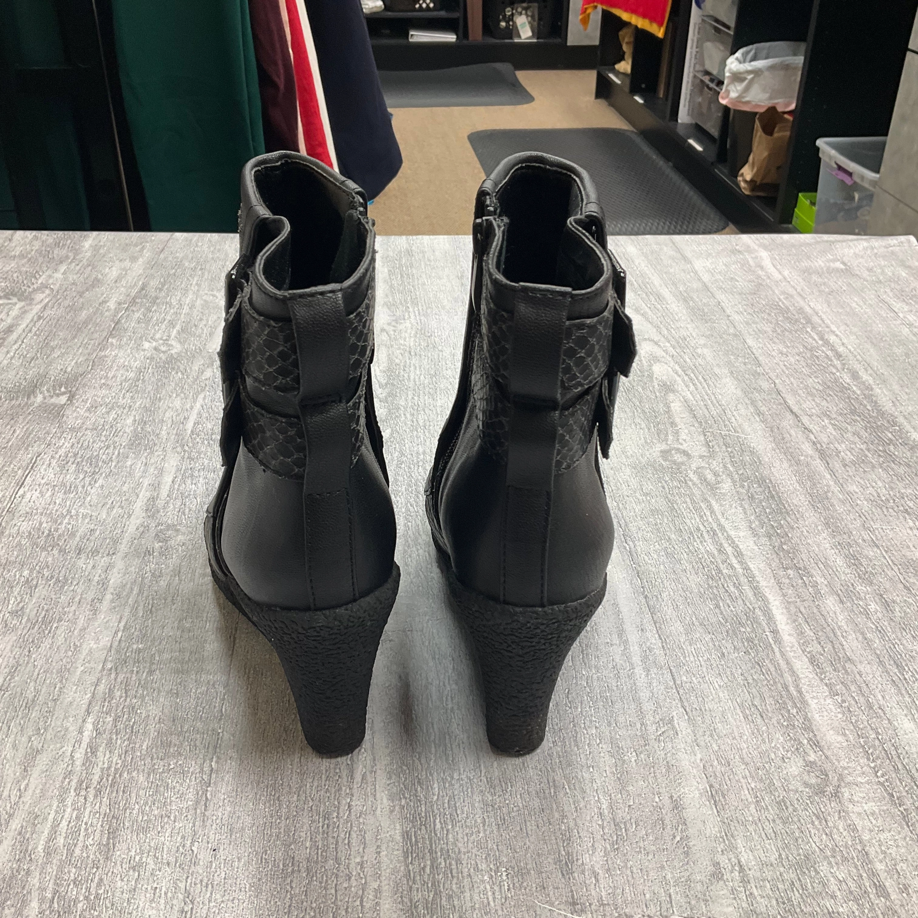 Boots Ankle Heels By Kathy Van Zeeland In Black, Size: 6