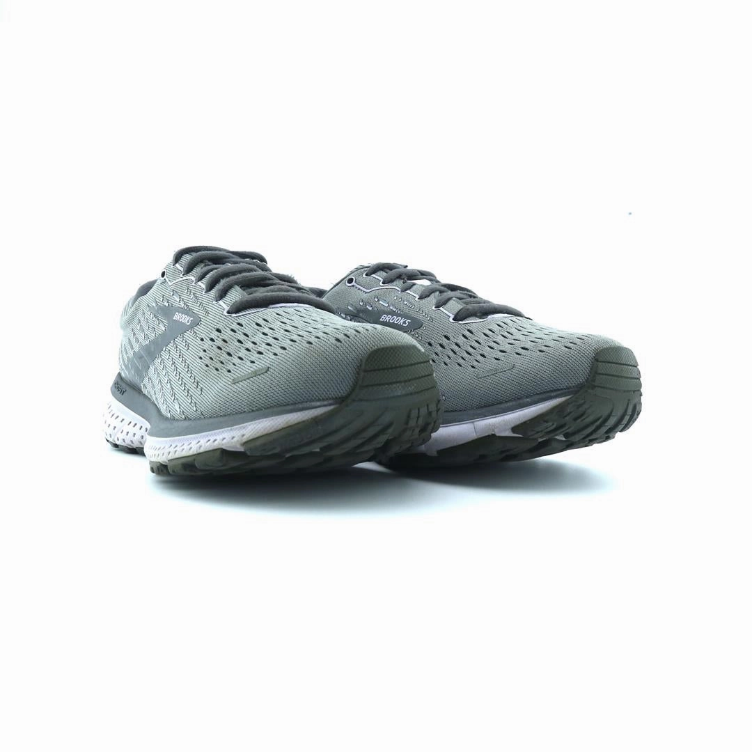 BROOKS GHOST 13