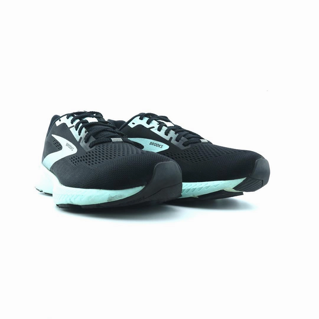 BROOKS LAUNCH 8