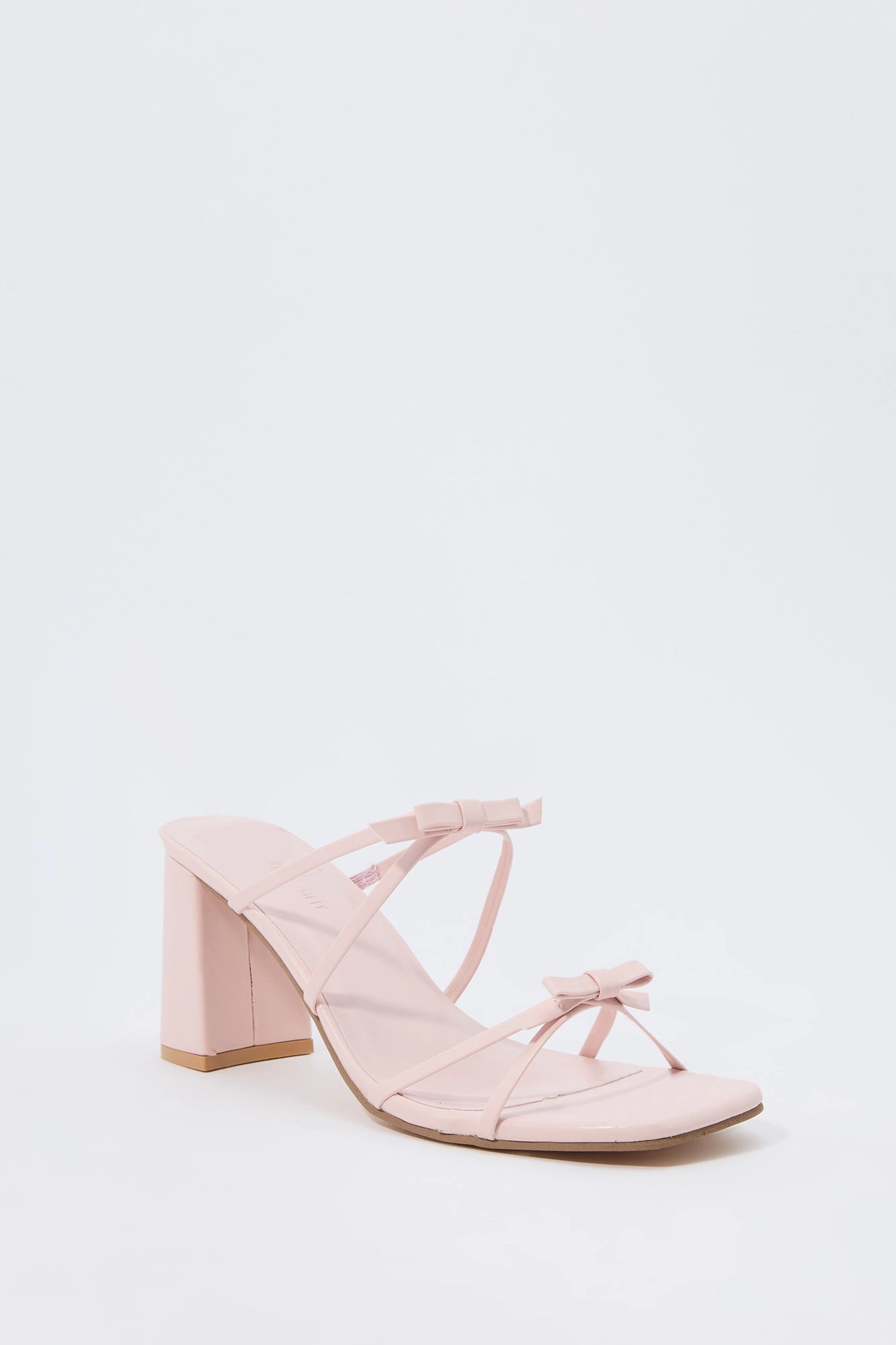 Chaussures à bride et talon moulé garni d'une boucle