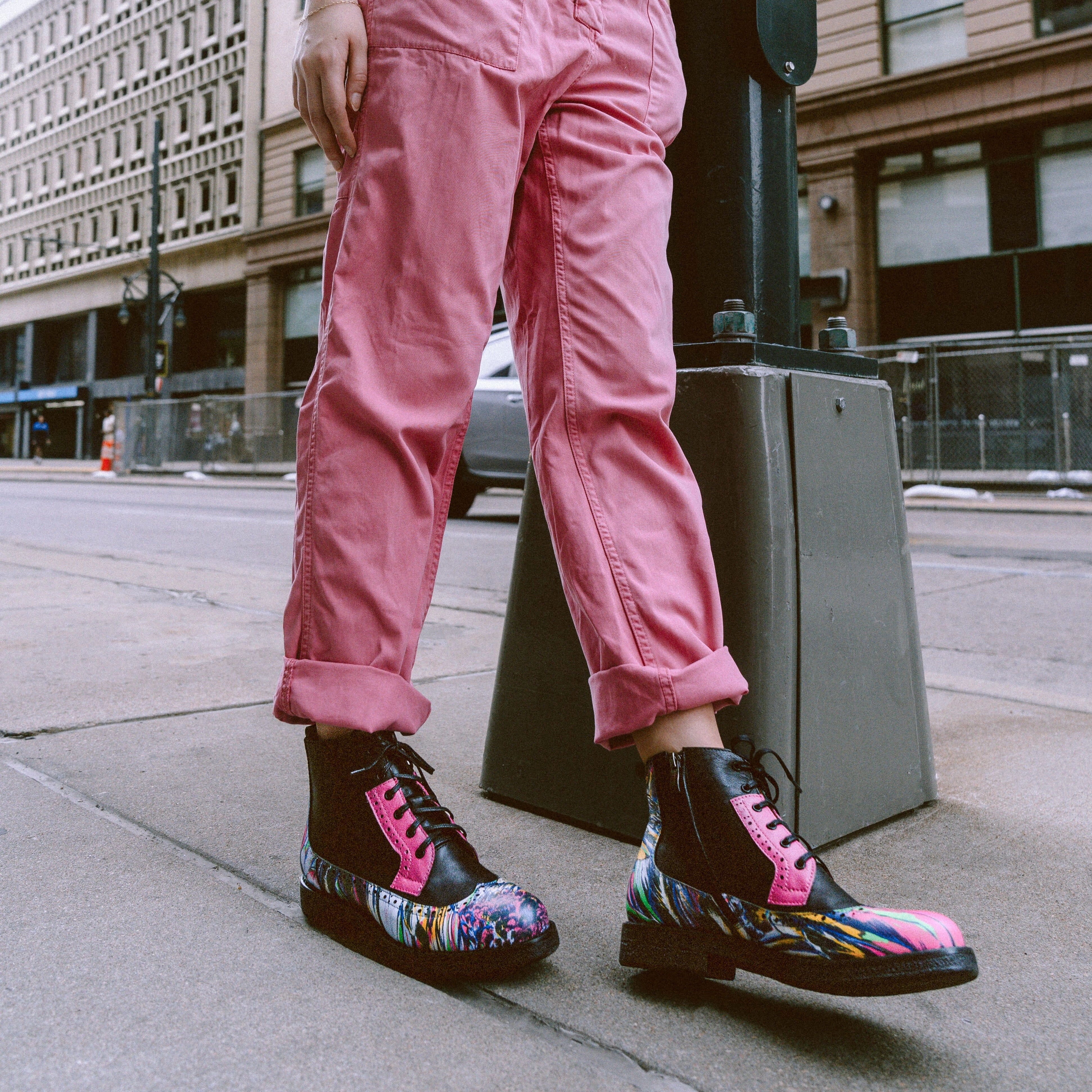 Hatter - Dark Flamingo & Black & Pink