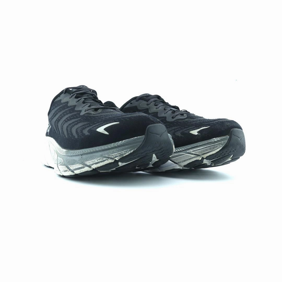 HOKA ONE ONE ARAHI 6