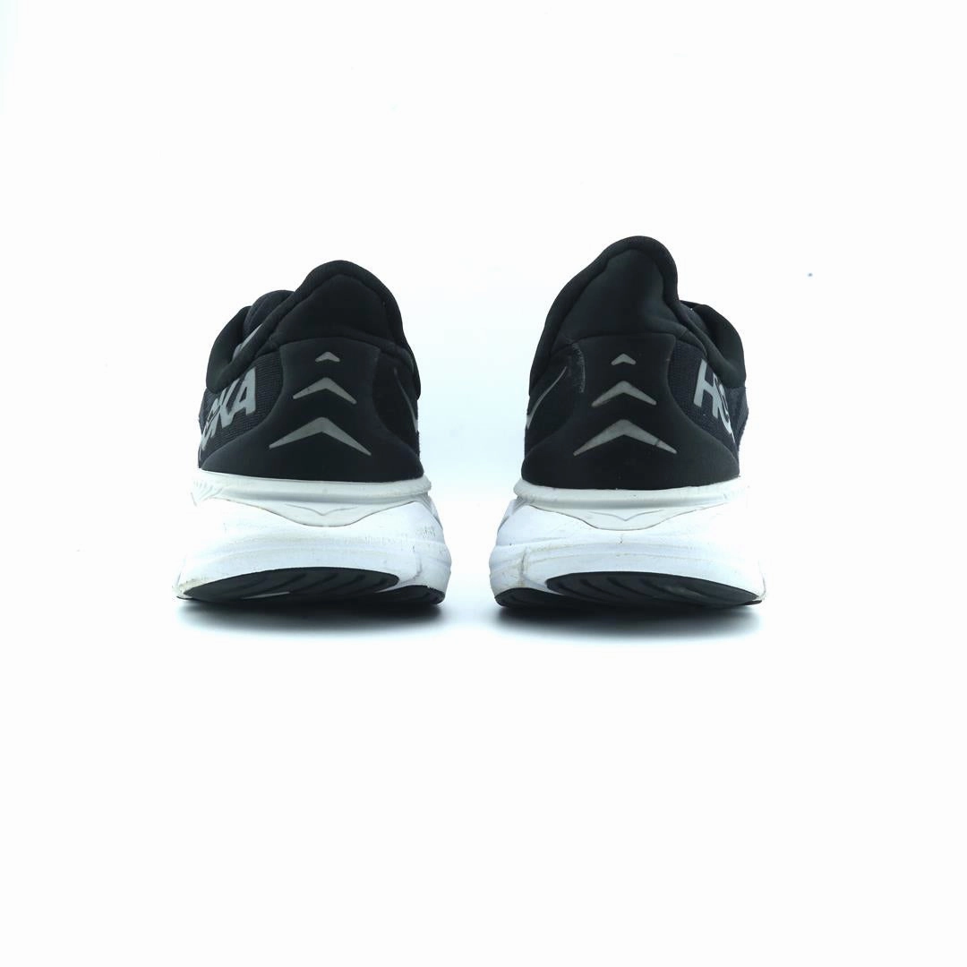 HOKA ONE ONE ARAHI 6