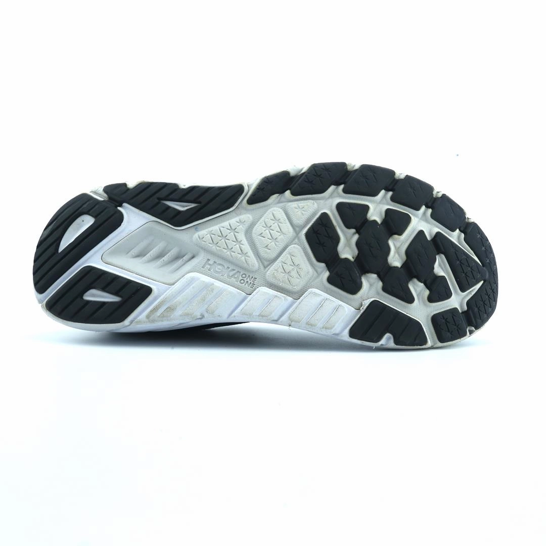 HOKA ONE ONE ARAHI 6