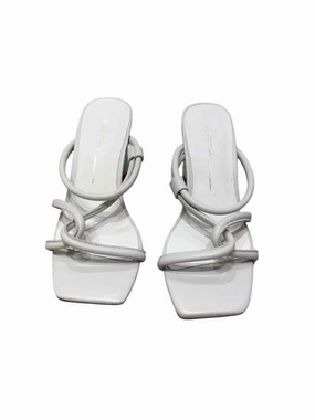 Intenionally White Size 5 Sandals