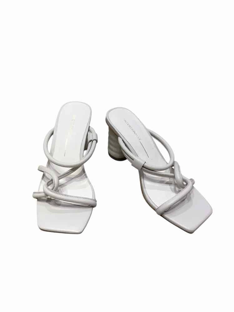 Intenionally White Size 5 Sandals