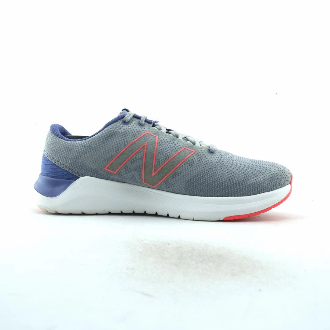 NEW BALANCE 715V4