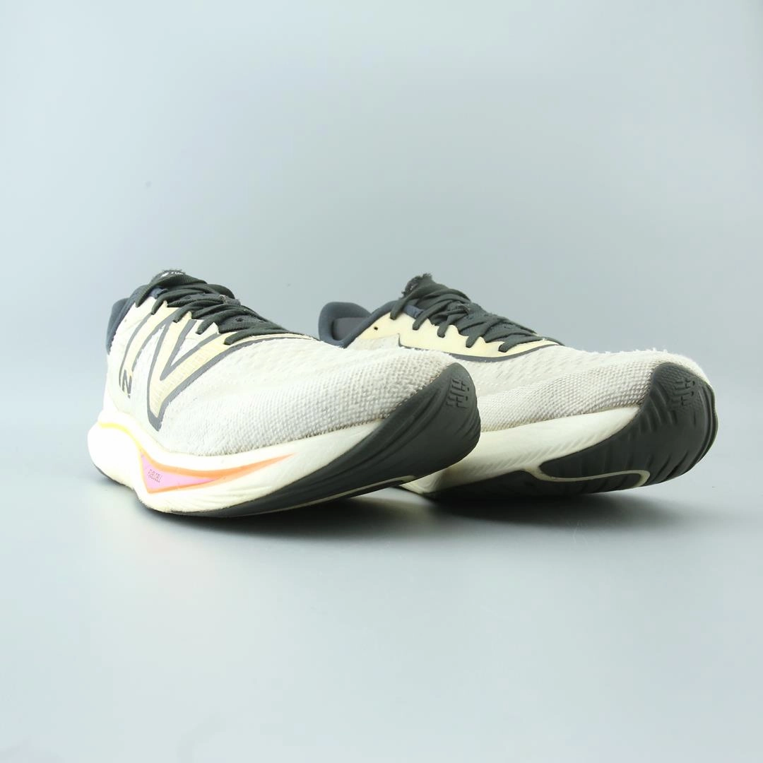 NEW BALANCE FUELCELL REBEL V3