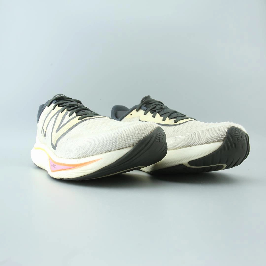 NEW BALANCE FUELCELL REBEL V3