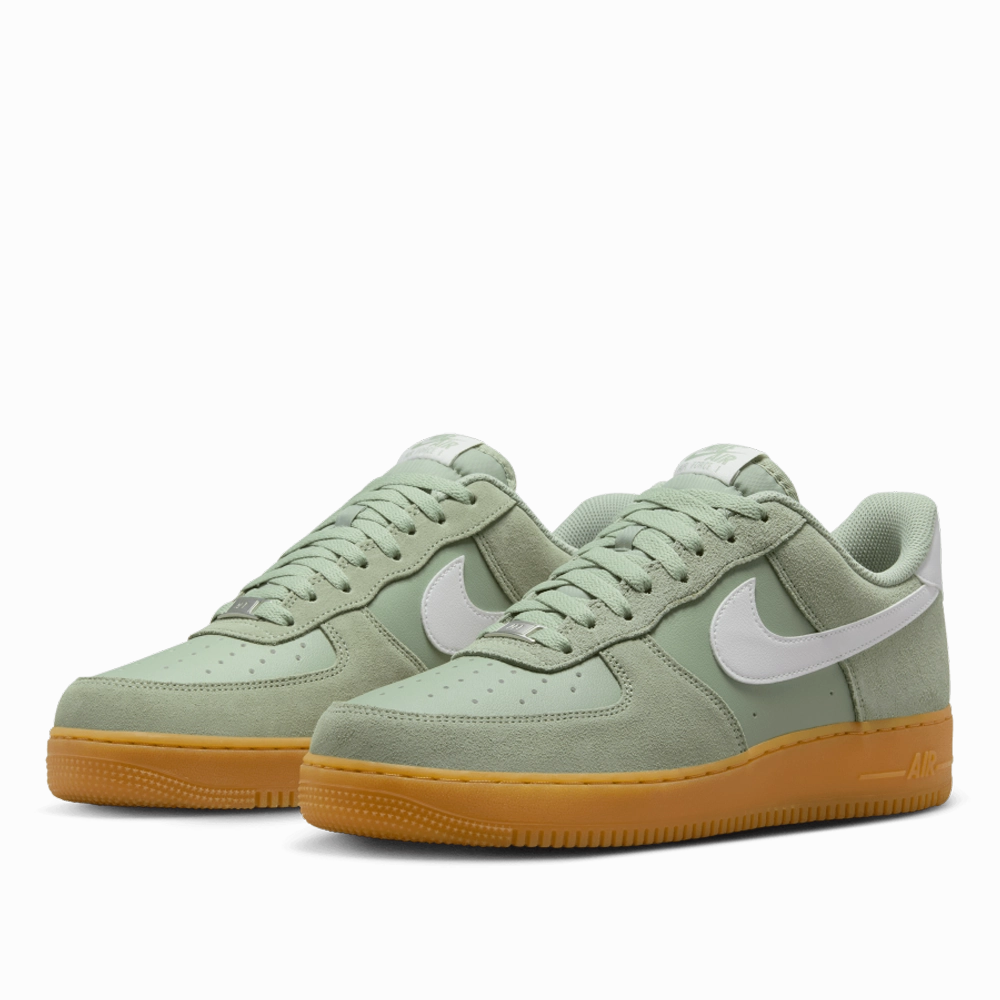 Nike Men's Air Force 1 '07 LV8 Shoes