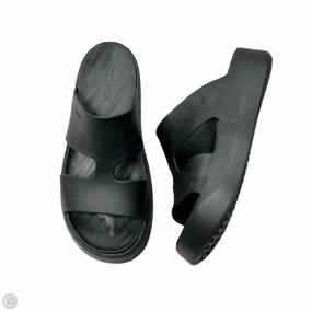 Sandals Heels Platform By Crocs In Black, Size: 10