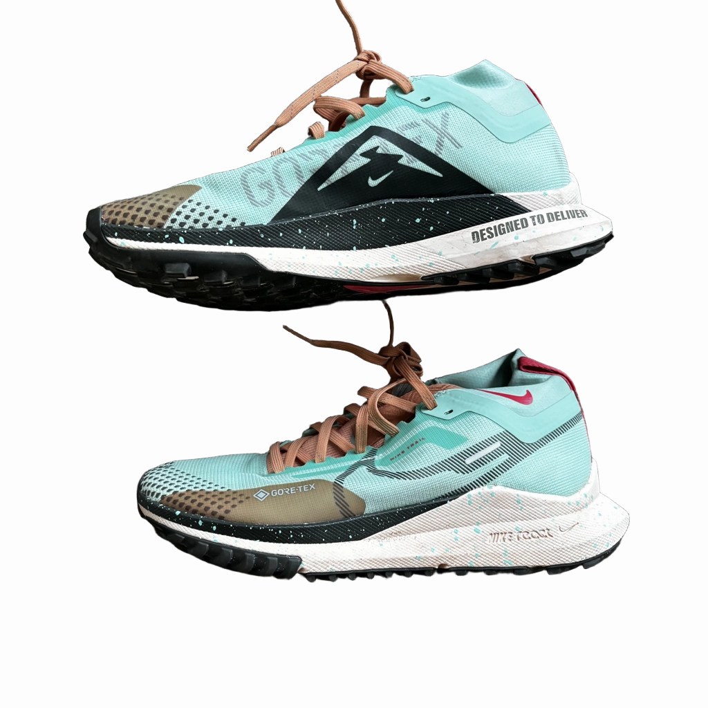 Shoes Athletic By Nike  Size: 8.5