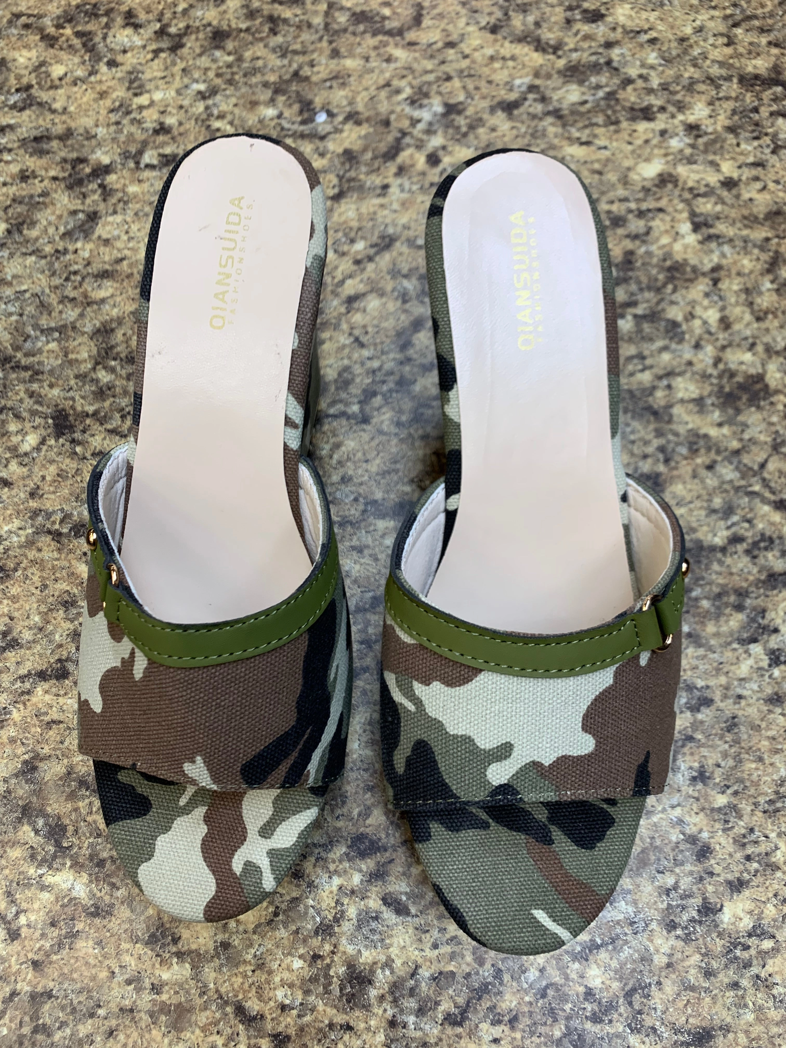 Shoes Heels Wedge By Clothes Mentor In Camouflage Print, Size: 10