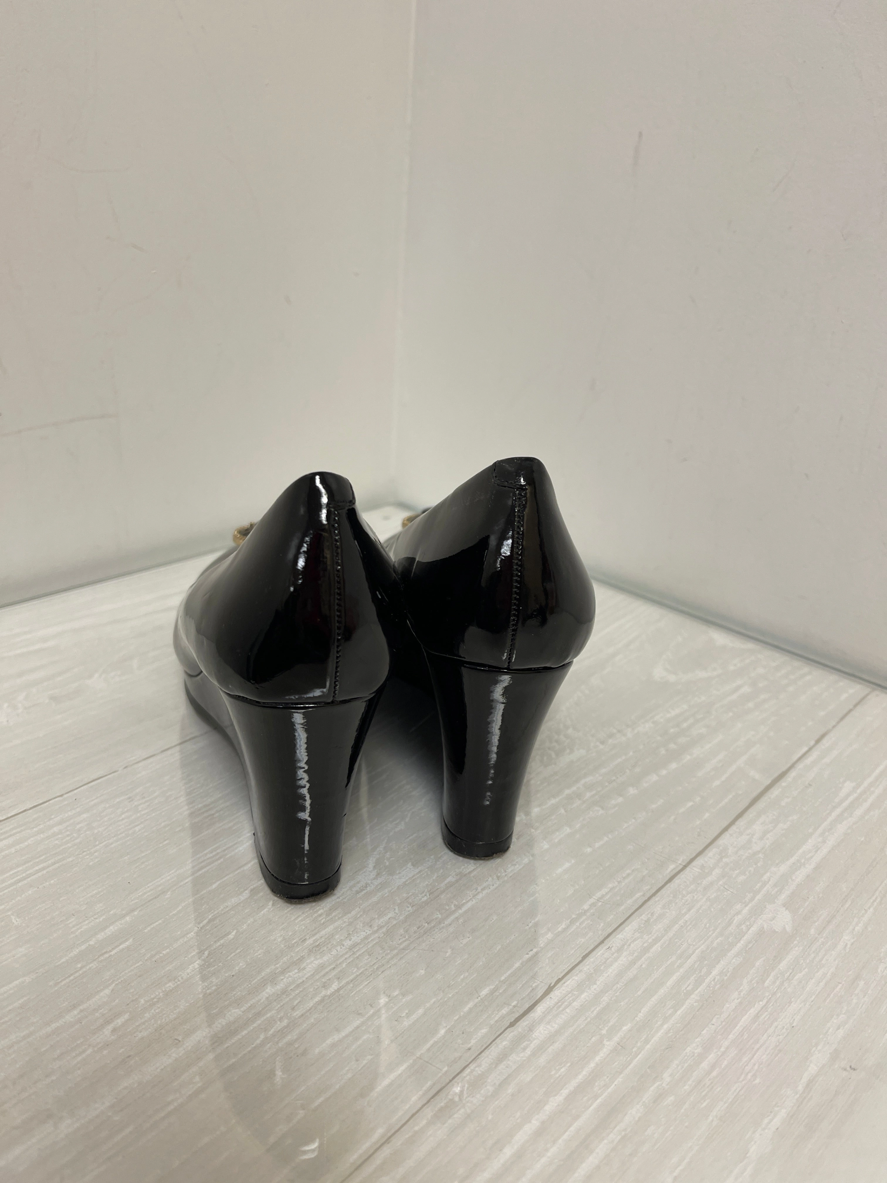 Shoes Heels Wedge By Lindsay Phillips In Black, Size: 6