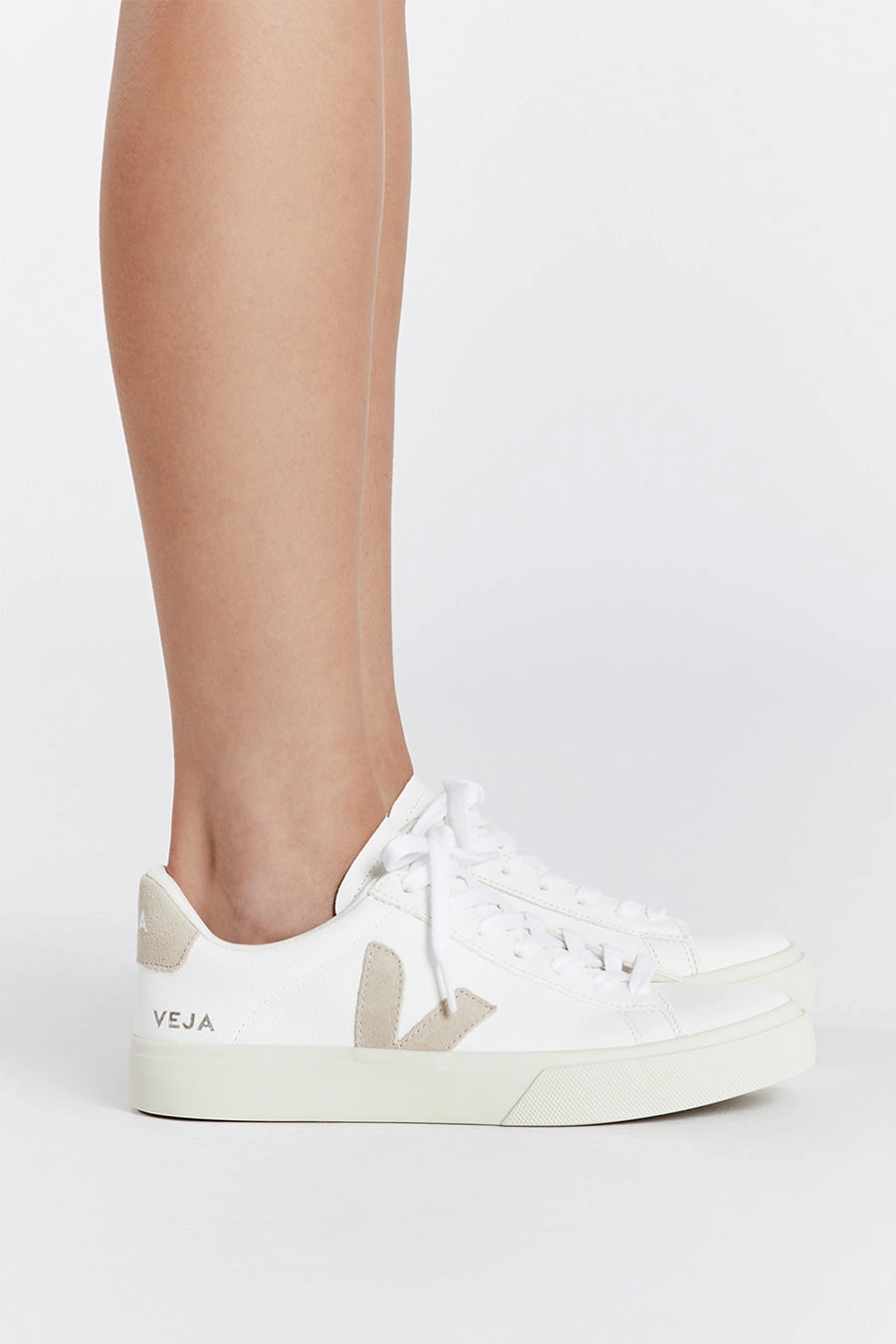 VEJA CAMPO EXTRA WHITE ALMOND