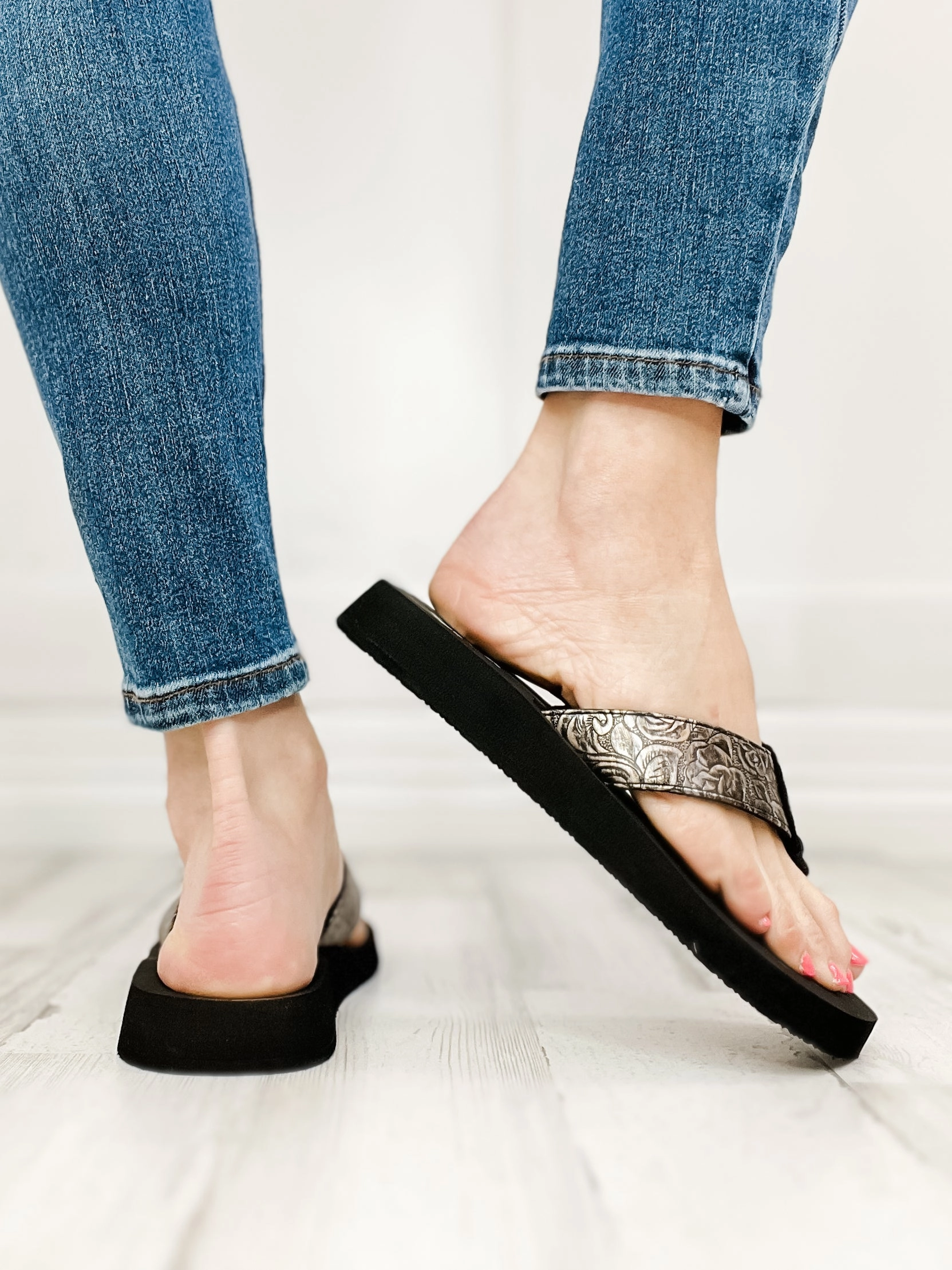 Yellowbox Felder Flip Flop in Silver