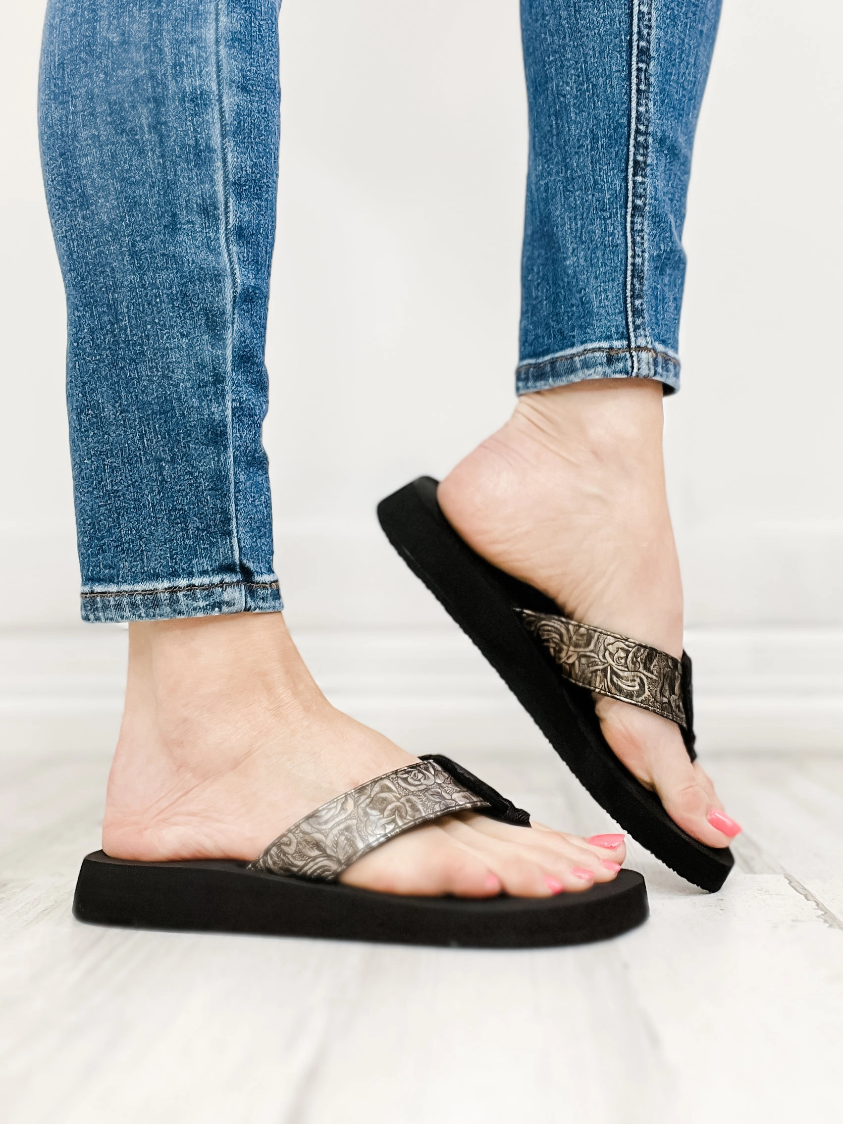 Yellowbox Felder Flip Flop in Silver