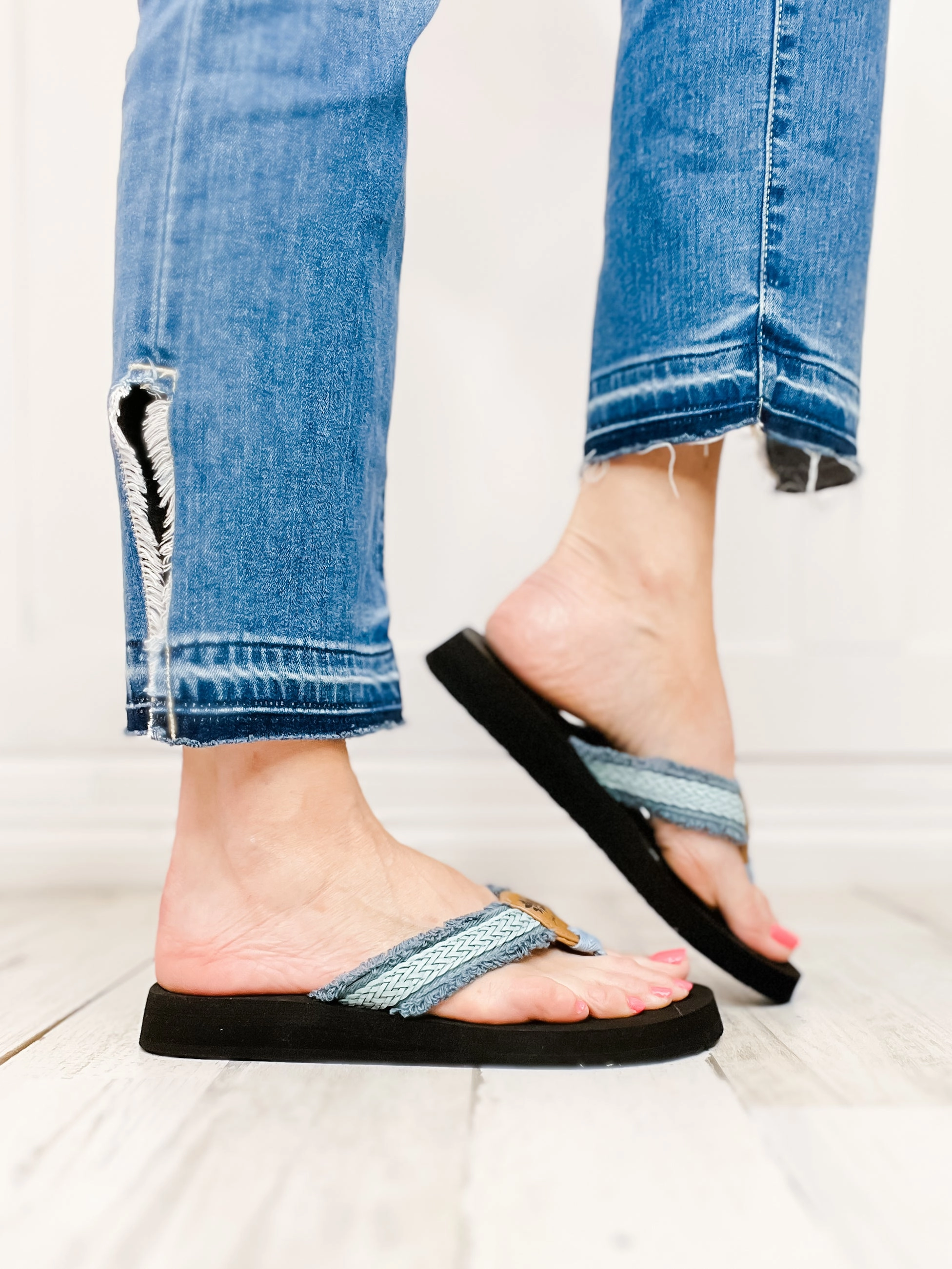 Yellowbox Fianni Flip Flop Shoes in Denim